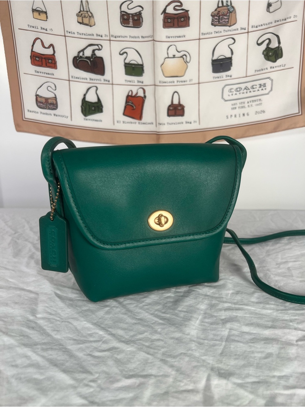 COACH Originals Emerald Green Glovetanned Leather Turnlock Pouch Reissue 2905